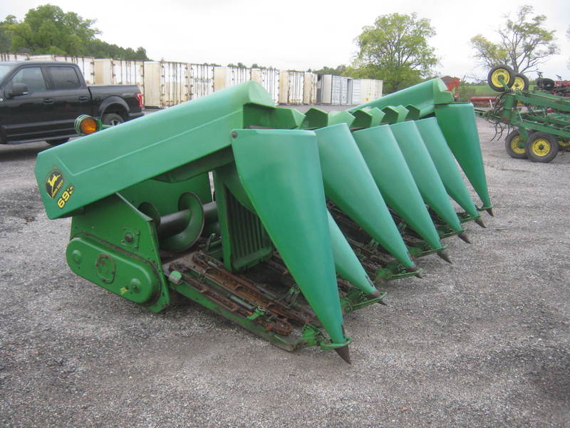 Combines & Harvesting Equipment  John Deere 693 Corn Head  Photo